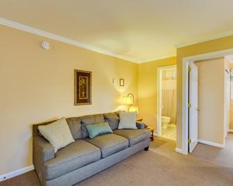 Colonial Shores Resort - Hampton Bays