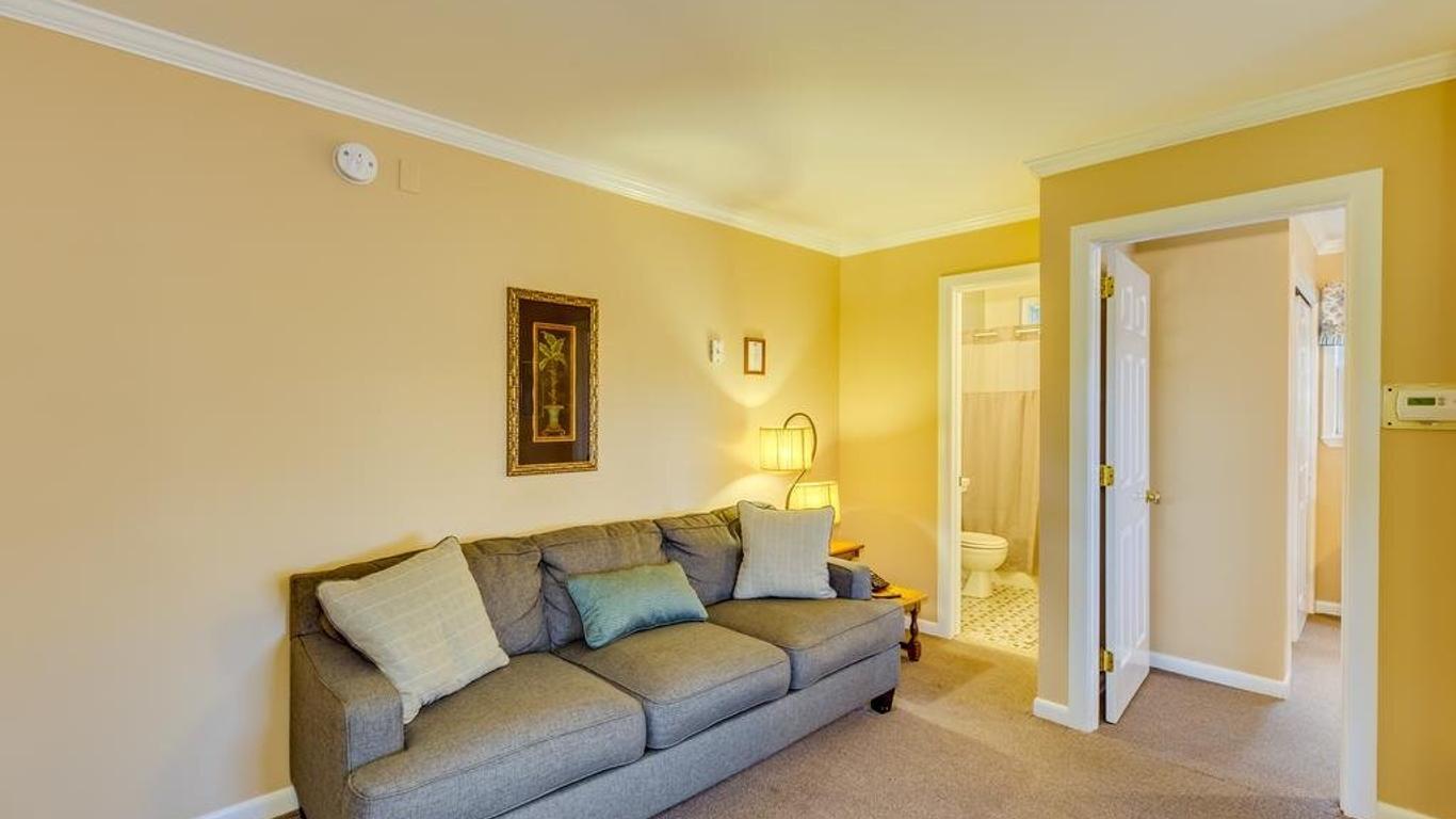 Colonial Shores Resort