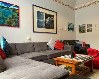 The Villa - Picton - Living room