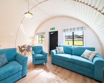 Cultybraggan Hut 35 - Comrie - Wohnzimmer