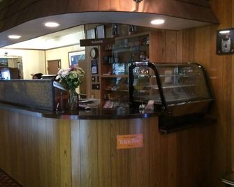 Airport Chalet - Whitehorse - Receptionist