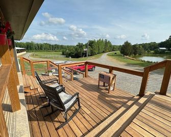 Log Cabin at the Farm - Siler City - Balcony