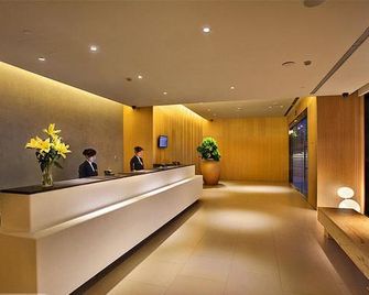 Ji Hotel Wuhan Guanggu Plaza - Wuhan - Front desk