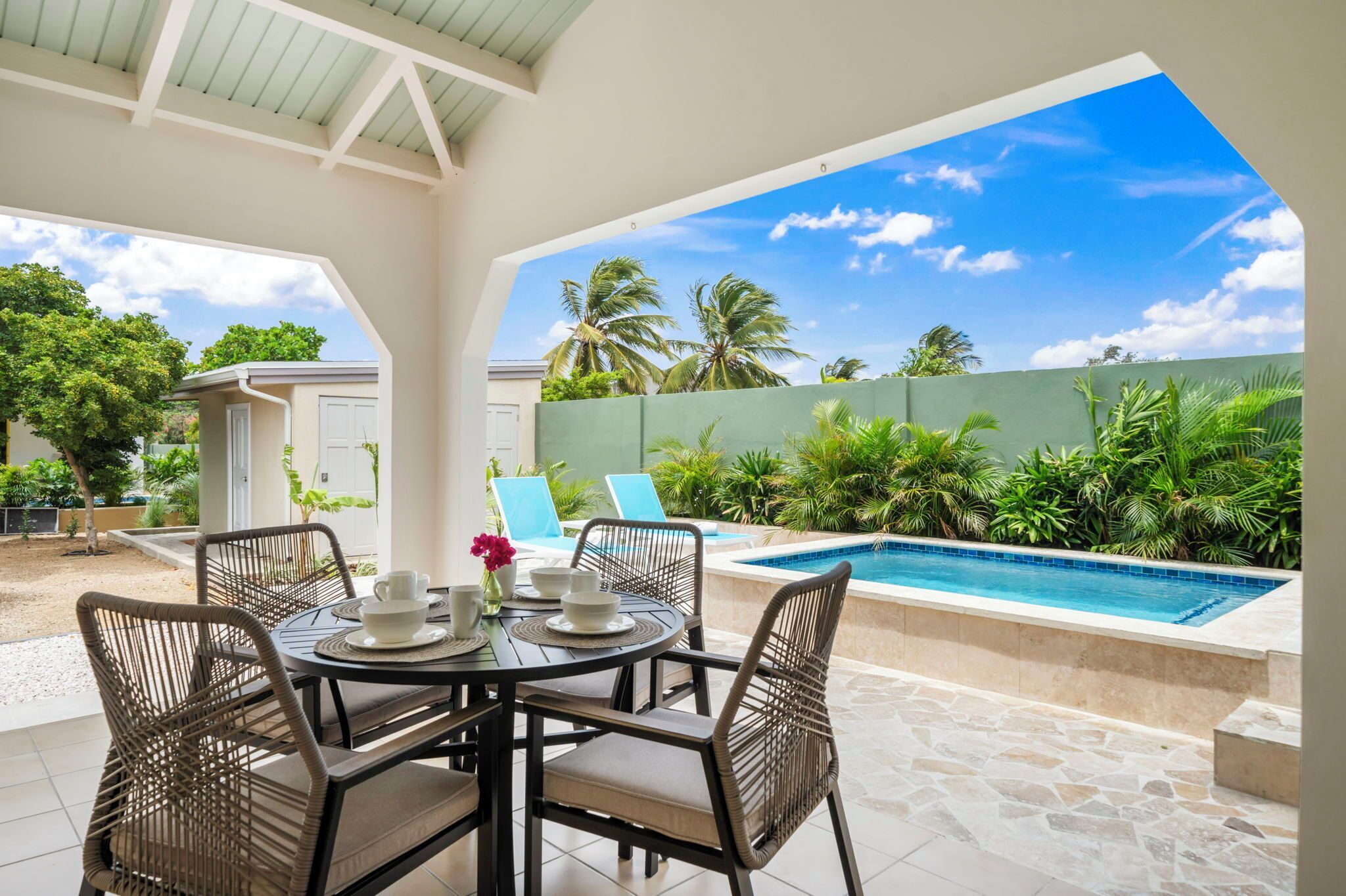 بوبالي بليس ستوديوز آن فيلاس - أورانجيستاد - حوض السباحة