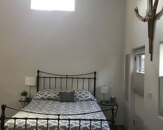 Private Cottage In The Heart Of Sedona - Sedona - Bedroom