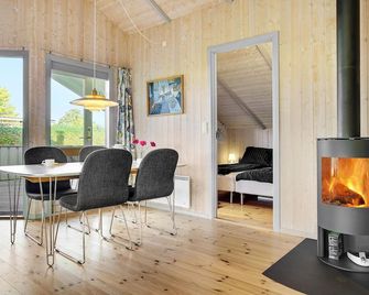 Stunning Home in Stroeby With Wifi - Stroby Ladeplads - Jadalnia