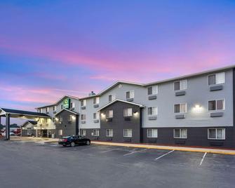 Quality Inn & Suites - Delaware - Building