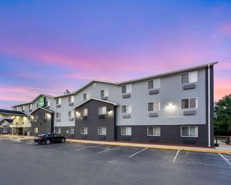 Quality Inn & Suites Delaware South - Delaware - Gebäude