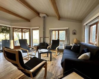 Holiday Home With River View - Durbuy - Huiskamer