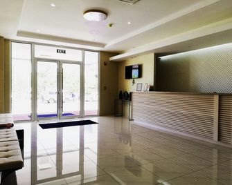 Subic Bay Hostel and Dormitory - Olongapo - Front desk