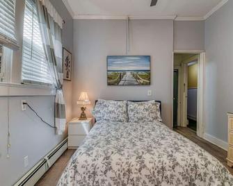 The Allenhurst, Beach Apartment #3 - Midsize Studio with Bathroom, Kitchen, & Ex - Ocean Grove - Bedroom