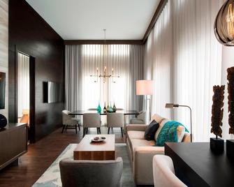 Courtyard by Marriott Calgary South - Calgary - Living room