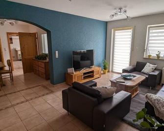 Baldwin's Home Away from Home - Rettert - Sala de estar