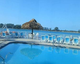 Gulfview Hotel - On the Beach - Clearwater Beach - Pool