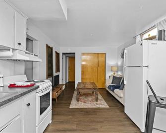 Charming 2-Bedroom Apartment - Great Falls