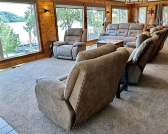 Million Dollar Lakefront View - Mile Marker 41 - Sunrise Beach - Living room