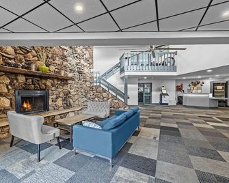 Ramada by Wyndham Stevens Point - Stevens Point - Lobby