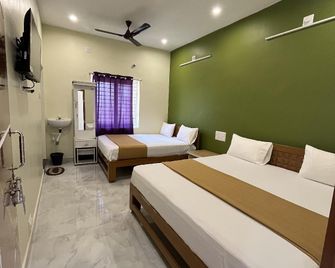 Naga Grand Inn - Tiruchchendur - Bedroom