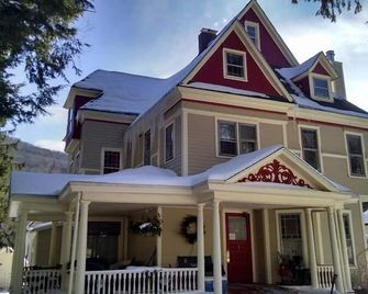 River Run Bed & Breakfast - Fleischmanns - Edificio