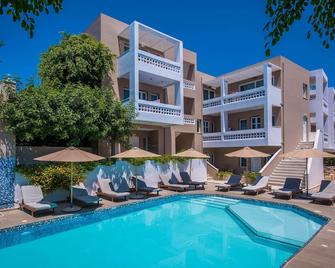 Troulis Apart-Hotel - Bali - Pool