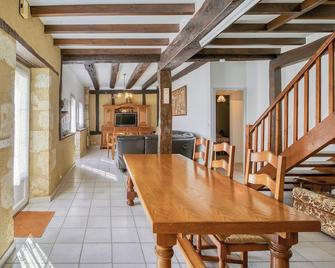 Villa charmante en pleine campagne de Courrensan avec piscine privée - Courrensan - Comedor