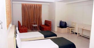 Vista Rooms At Fame Cinemas - Aurangabad - Bedroom
