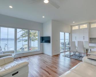 Luxury Lakefront Home w Miles of Lake Views, private pier, lake toys & game room - Pewaukee - Living room