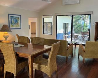 8 Orania Court Rainbow Shores - Rainbow Beach - Dining room