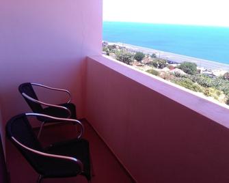 Al Moniz - Santa Cruz - Balcón