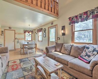 Family Cottage 3 Mi to Higgins Lake State Pk! - Roscommon - Sala de estar