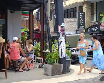 Borough Capsule Hostel Bali - קוטה