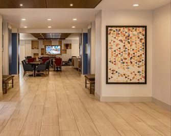Holiday Inn Express & Suites Porterville By IHG - Porterville - Gebouw