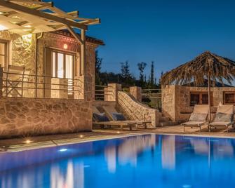 Blue Caves Villas - exceptional Villas with private pools direct access to the sea - Korithi - Piscina
