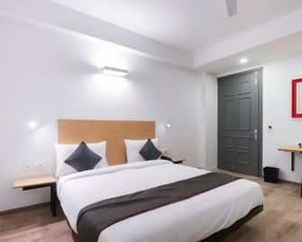 Super Townhouse Noida Sector 71 Near Iskcon Temple Noida - Noida - Schlafzimmer