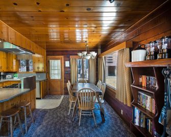 Sequoia - North Wawona - Bar