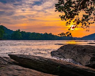 Cottage at Gray Fox- Many Attraction- Pet Friendly - Harpers Ferry - Beach