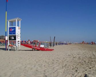 Hotel Nevia - Cervia - Beach