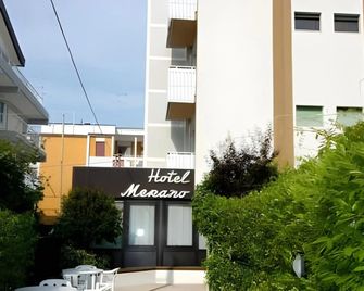 Hotel Merano - גראדו - בניין