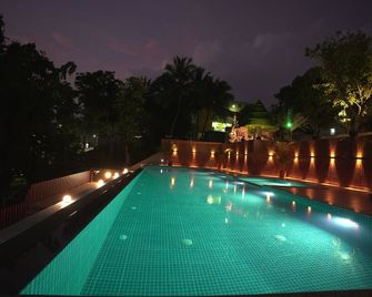 Delano Residency - Kadayal - Piscina