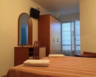 Hotel Holiday Sunshine Summer - Misano Adriatico - Bedroom