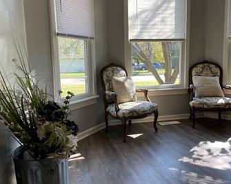 Newly remodeled and updated home in Abliene KS. Great for get togethers! - Абілін