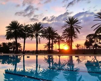 波特米利奧渡假酒店 - 朱尼 - 朱尼耶 - 游泳池