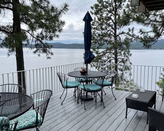 Enjoy Lake Life in Carlin Bay - Harrison - Balcony