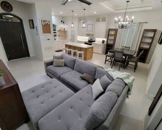 entire house on gated community - San Juan - Living room