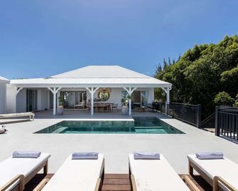 Elegance and Serenity in Terres Basses - Terres-Basses - Pool