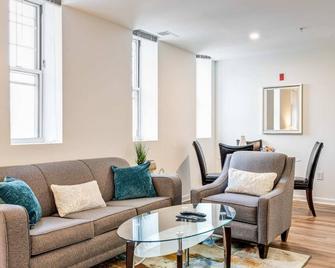 Modern Apt Close To Downtown - Alh-12242 - Lexington - Living room