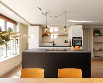 Unique fully furnished apartment on top location in the center of Haarlem. - Haarlem - Kitchen