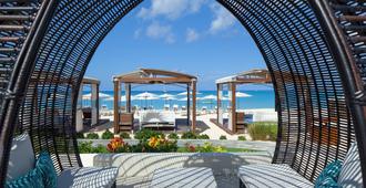 The Westin Grand Cayman Seven Mile Beach Resort & Spa - George Town - Innenhof