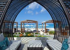 The Westin Grand Cayman Seven Mile Beach Resort & Spa - George Town - Patio