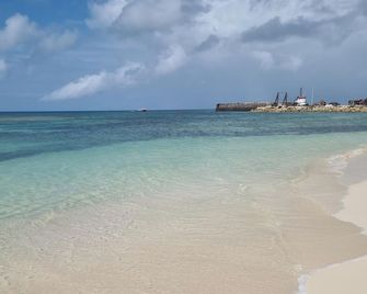 Captivating 1-bed Cottage in Codrington - Codrington - Playa